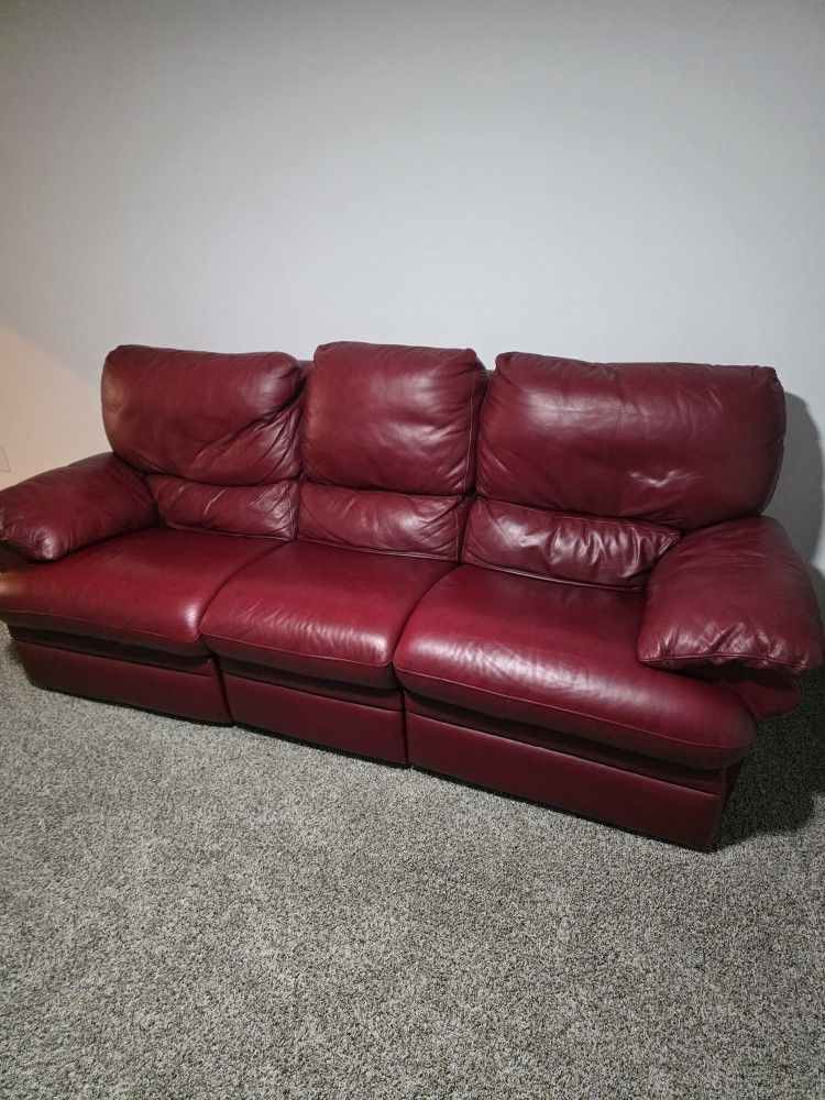 3 SEATER RED LEATHER HEAVY DUTY COUCH