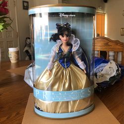 Disney Snow White Doll Collectible 11”.5 Tall $30