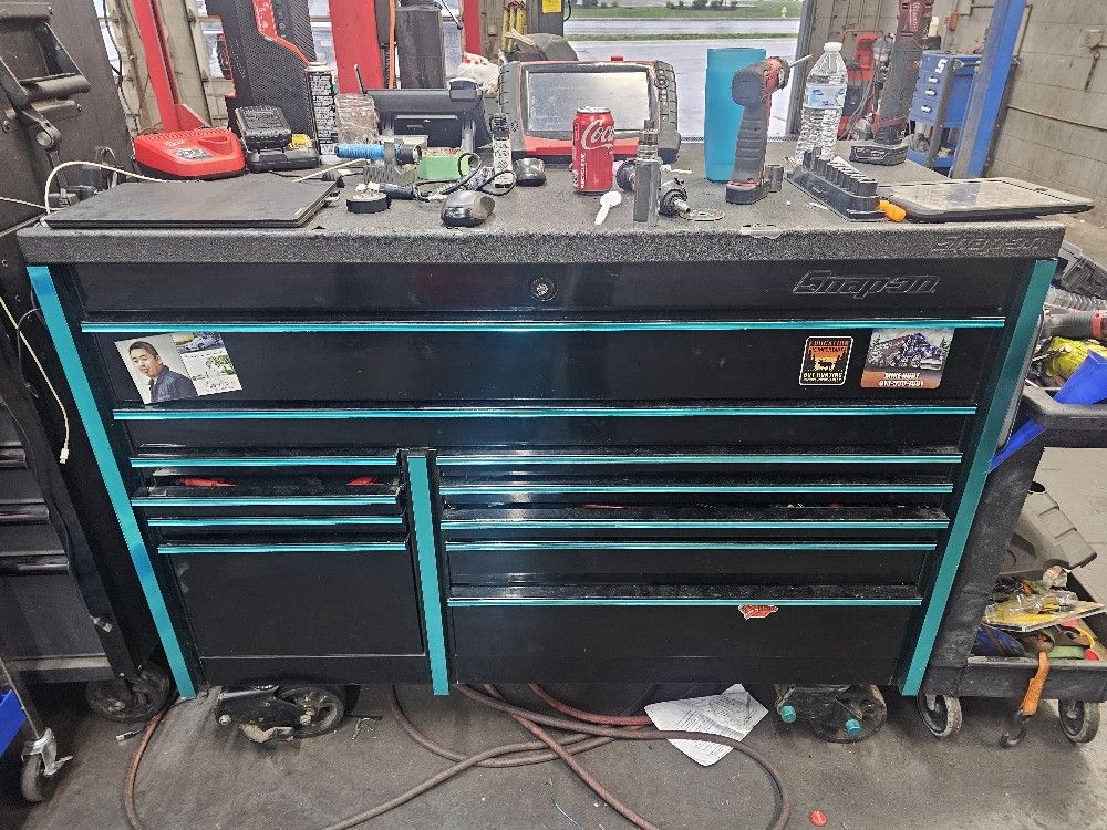 Snap On Tool Box With Bed Liner Top 