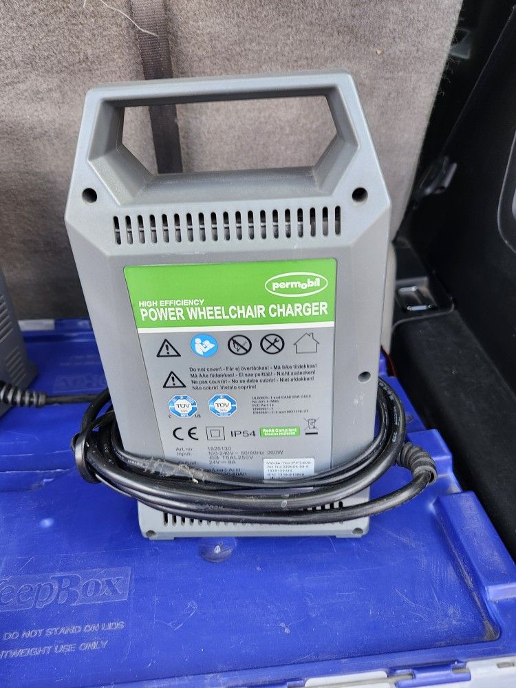 Permobil Power Wheelchair Battery Charger 24V 8 Amp Model PF 2408