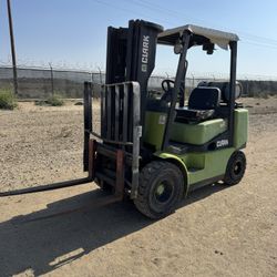 2010 Clark CGP25 Forklift