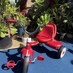 Radio Flyer Fold 2 Go Toddler Kids Tricycle, Folding Trike w/ Storage, Red