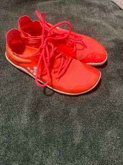 Vivobarefoot women’s size 9