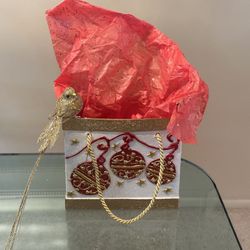 Stunning Hard Shell Holiday Gift Box With Tissues And Clip On Gold Glitter Long Tail Bird Decoration Decor