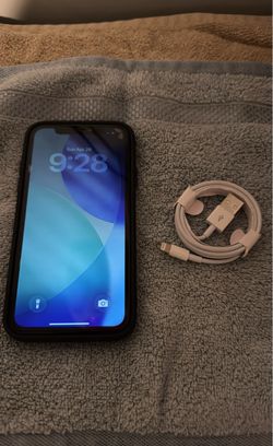 iPhone 11 - 64GB - UNLOCKED/HAS MONTH OF LINE!!
