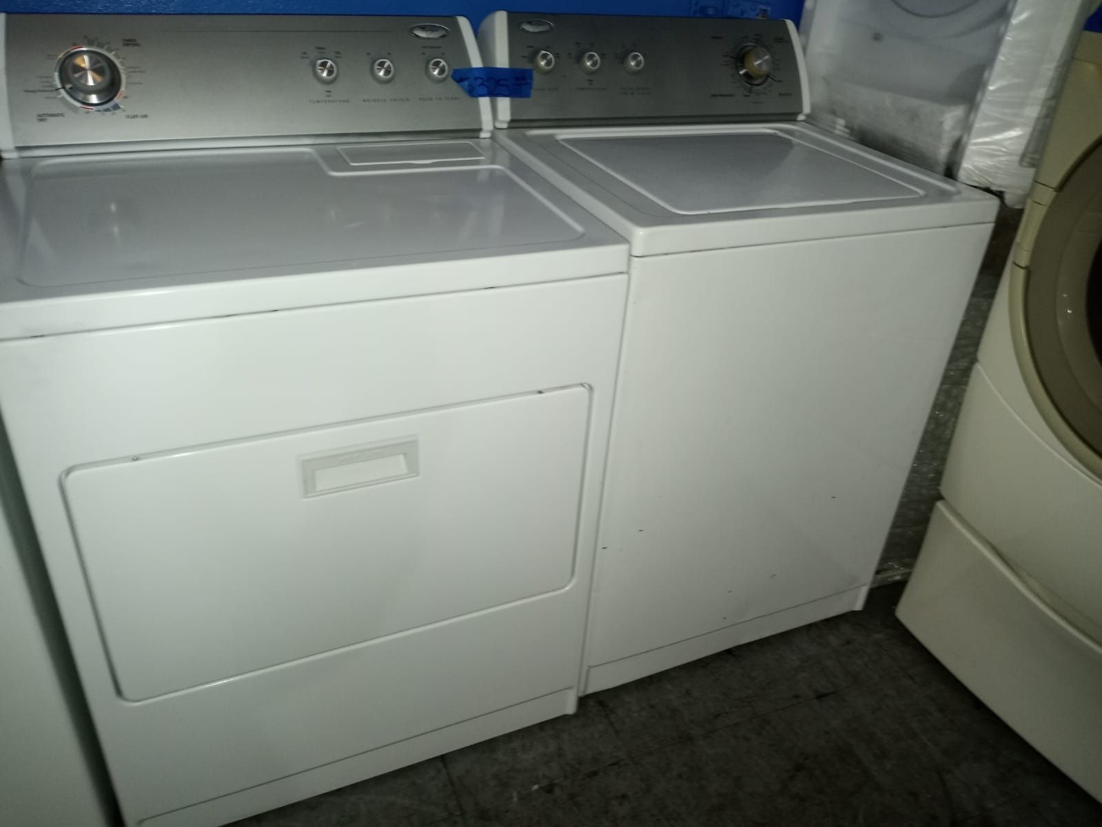WHIRLPOOL TOP LOAD WASHER AND DRYER SET IN EXCELLENT CONDITION