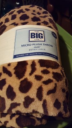 New leopard plush throw