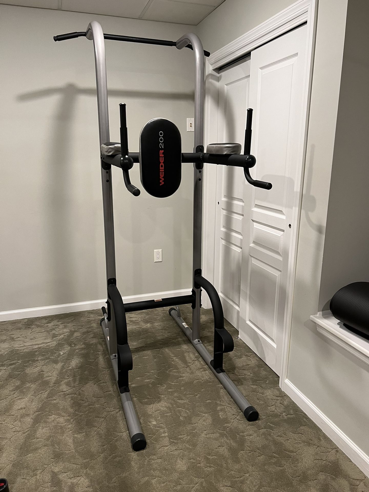 Weider 200 online pull up tower