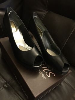 Peep toe platform heels sz 8W