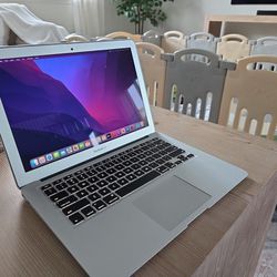 MacBook Air 13inch - 2017