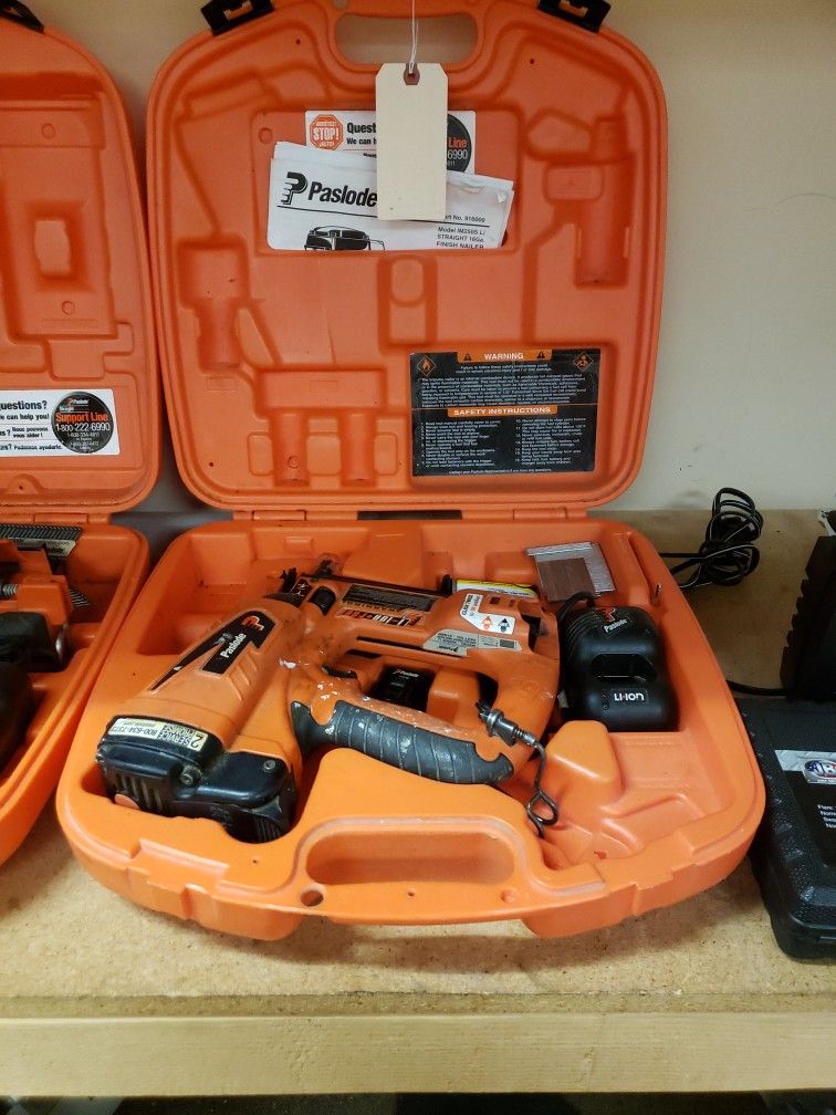 Paslode IM250S Straight 16 GA Finish Nailer With Battery And Charger
