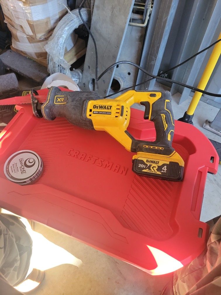 Dewalt Cordless 20v Brushless Saw Tool Only