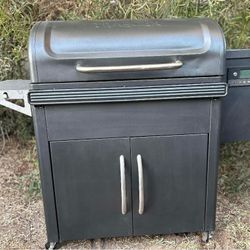TRAEGER SILVERTON XL PELLET GRILL SMOKER WITH WI-FI TECHNOLOGY WORKS GREAT