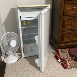 GE Mini Fridge (less Than 3 Ft Tall)