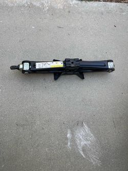 Car jack / scissor jack