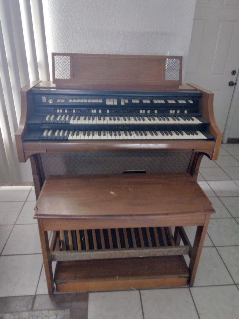 Hammond Organ H112 