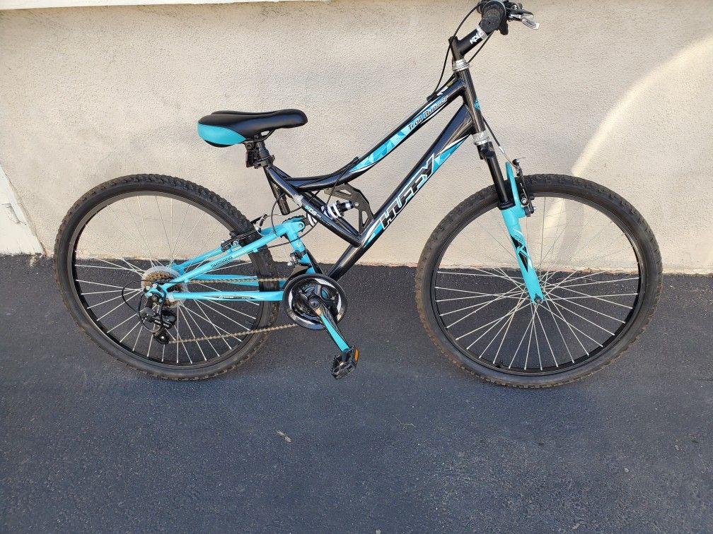 Women's 18 Speed Mountain Bike In Good Working Condition