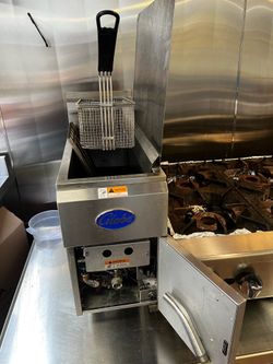 Globe 15lb Natural Gas Countertop Fryer