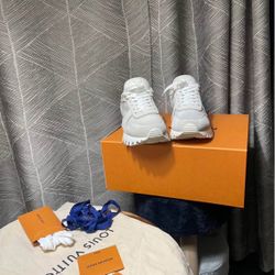 Louis Vuitton RUNNERS Size 8 Men  