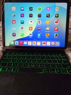 Ipad  A16 128 GB (Wifi) with Magnetic Bluetooth keyboard