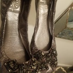 Great Con, 8.5 Tory Burch Bling Flats If Up Its Availble 