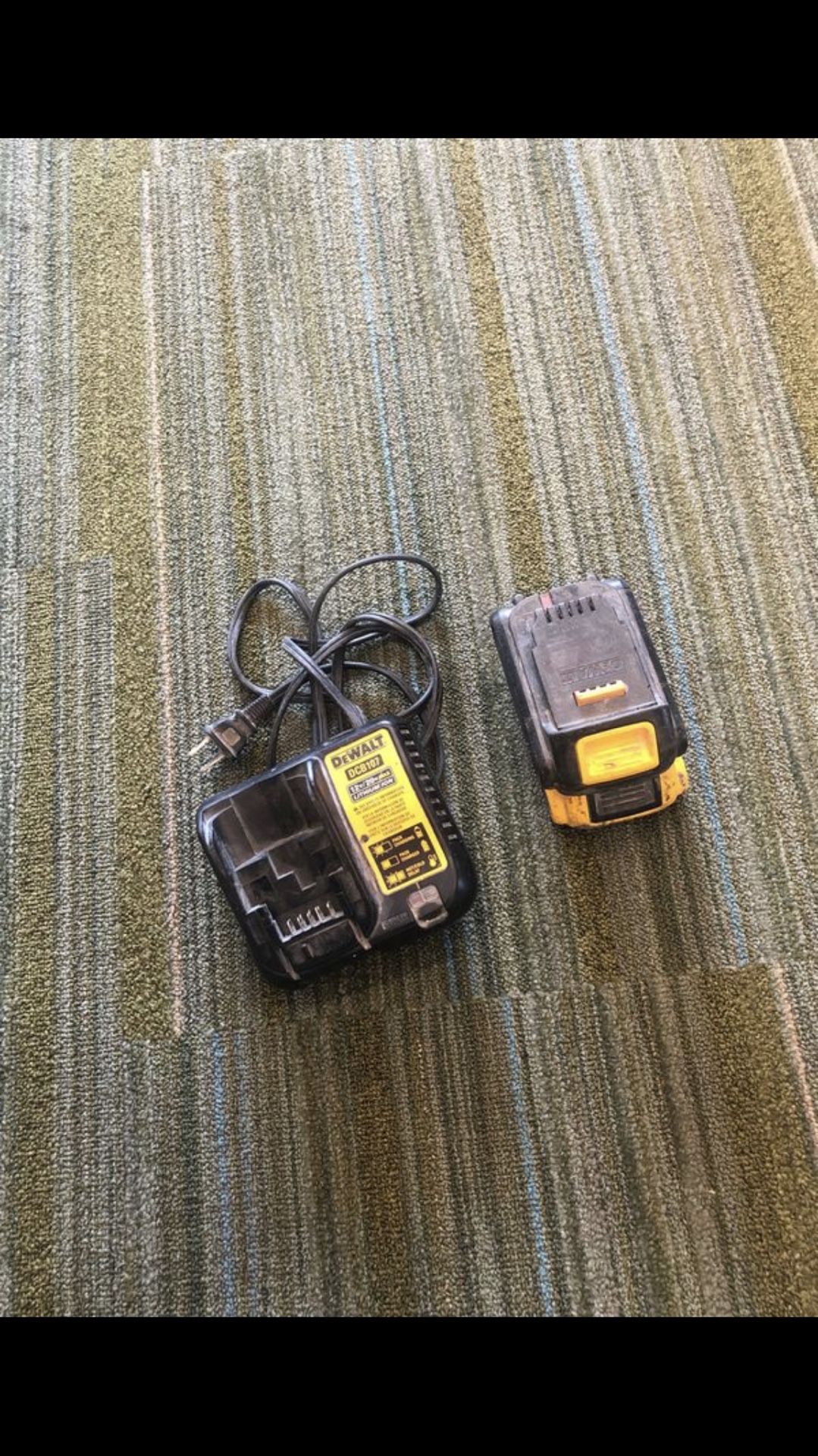 Dewalt battery charger & 2 Dewalt battery’s