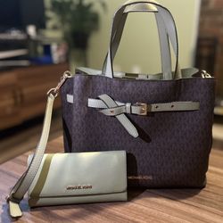 Michael Kors Purse And Matching Wallet 