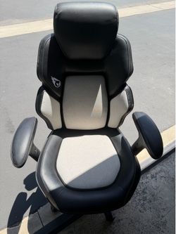 Ergonomic Gaming Chair - Excellent Condition