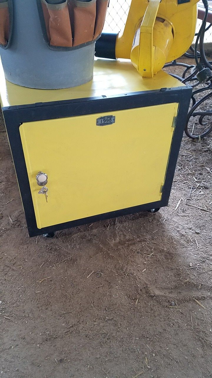 Small long lockers with keys and wheels