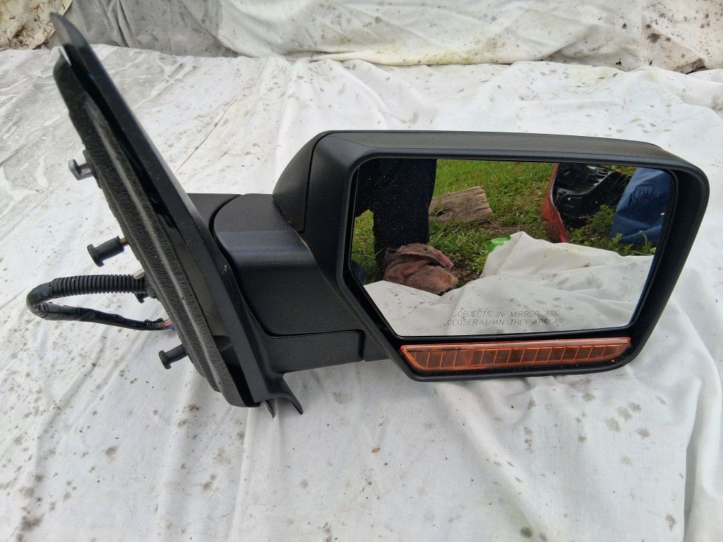 Driver and Passenger Side Mirror, Power Adjust, Heated, Power Folding, Paintable, In-housing Signal Light, With Memory, With Puddle Light, No Auto-Dim