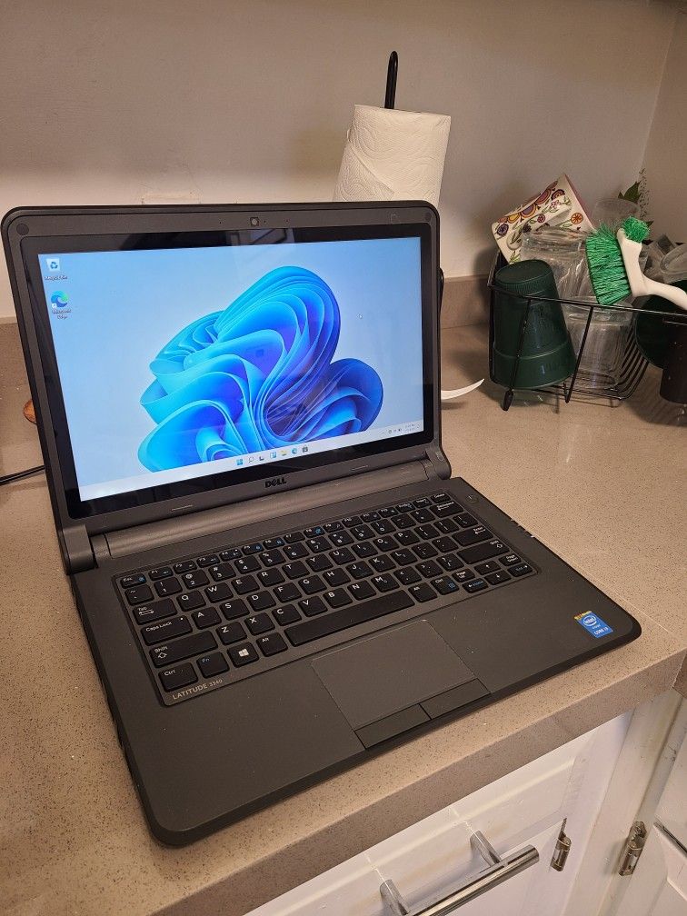 Dell Touchscreen Laptop Win 11 Latitde 3340