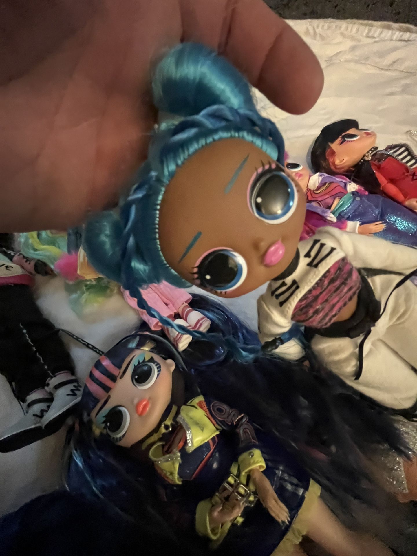 OMG/LOL DOLLS My Daughter Never Played With Them Selling As A Lot