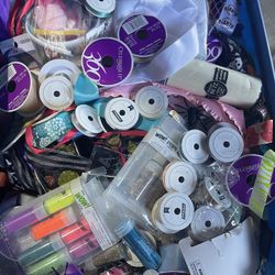 Arts and crafts supplies