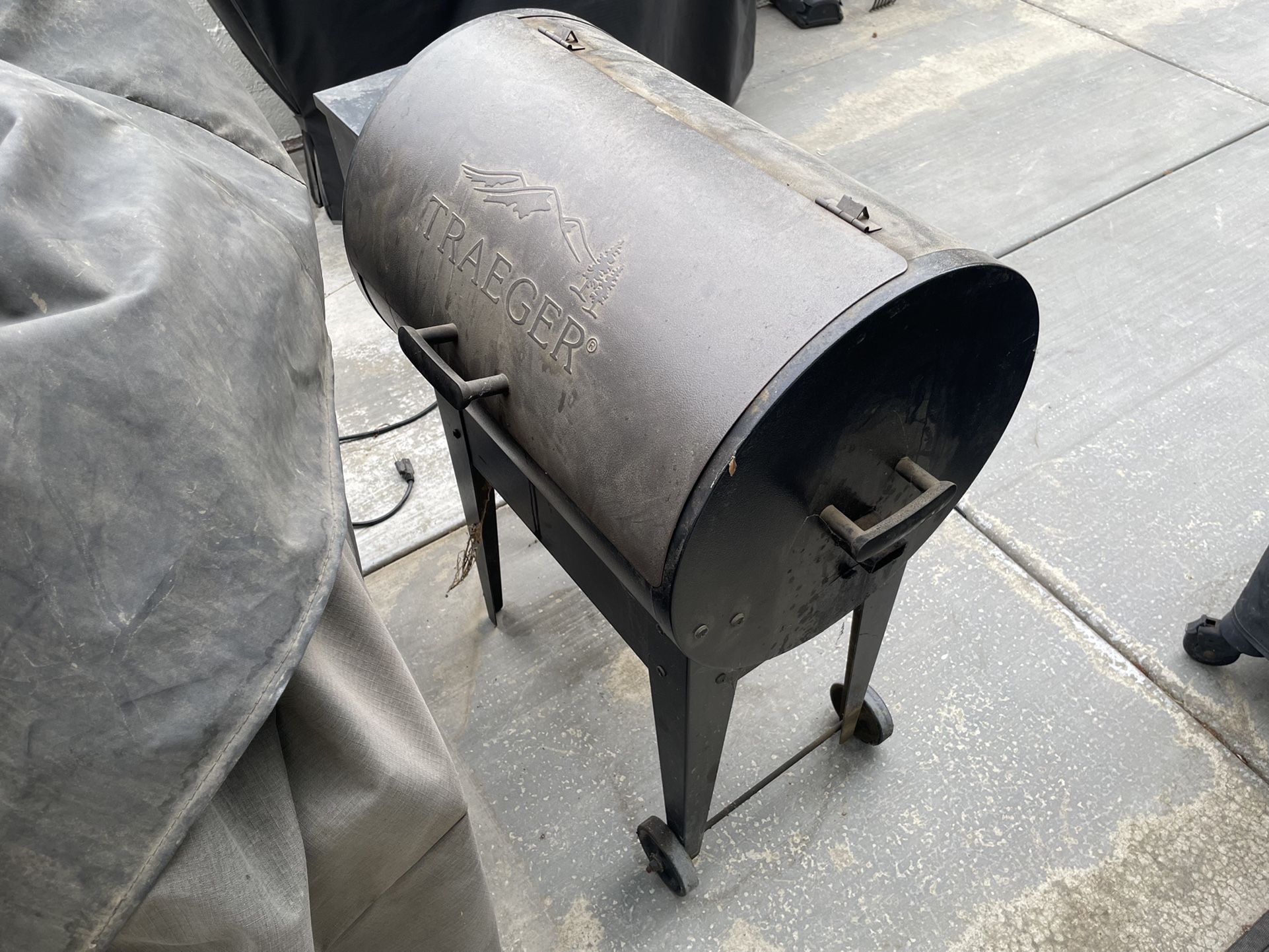 Traeger Junior Elite Pellet Grill Smoker