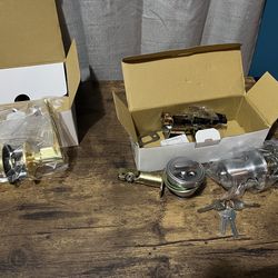 (BRANDNEW)DoorKnobs,Handels,&DeadBoltsW/ Keys
