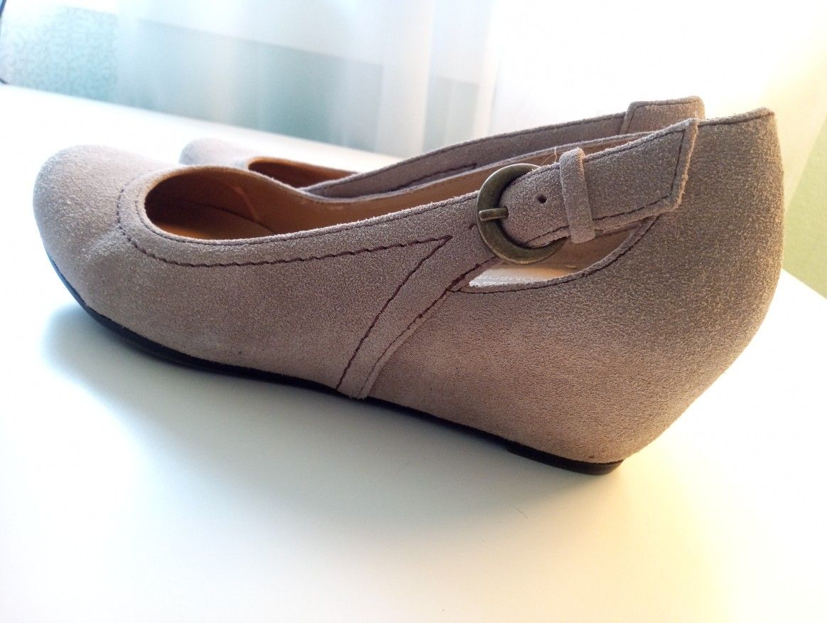 Naturalizer Tan Suede Wedge With Cut Out Size 6