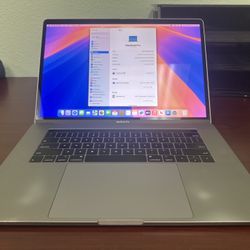 MacBook Pro Laptop - 15 inch - i7 - 9th Gen