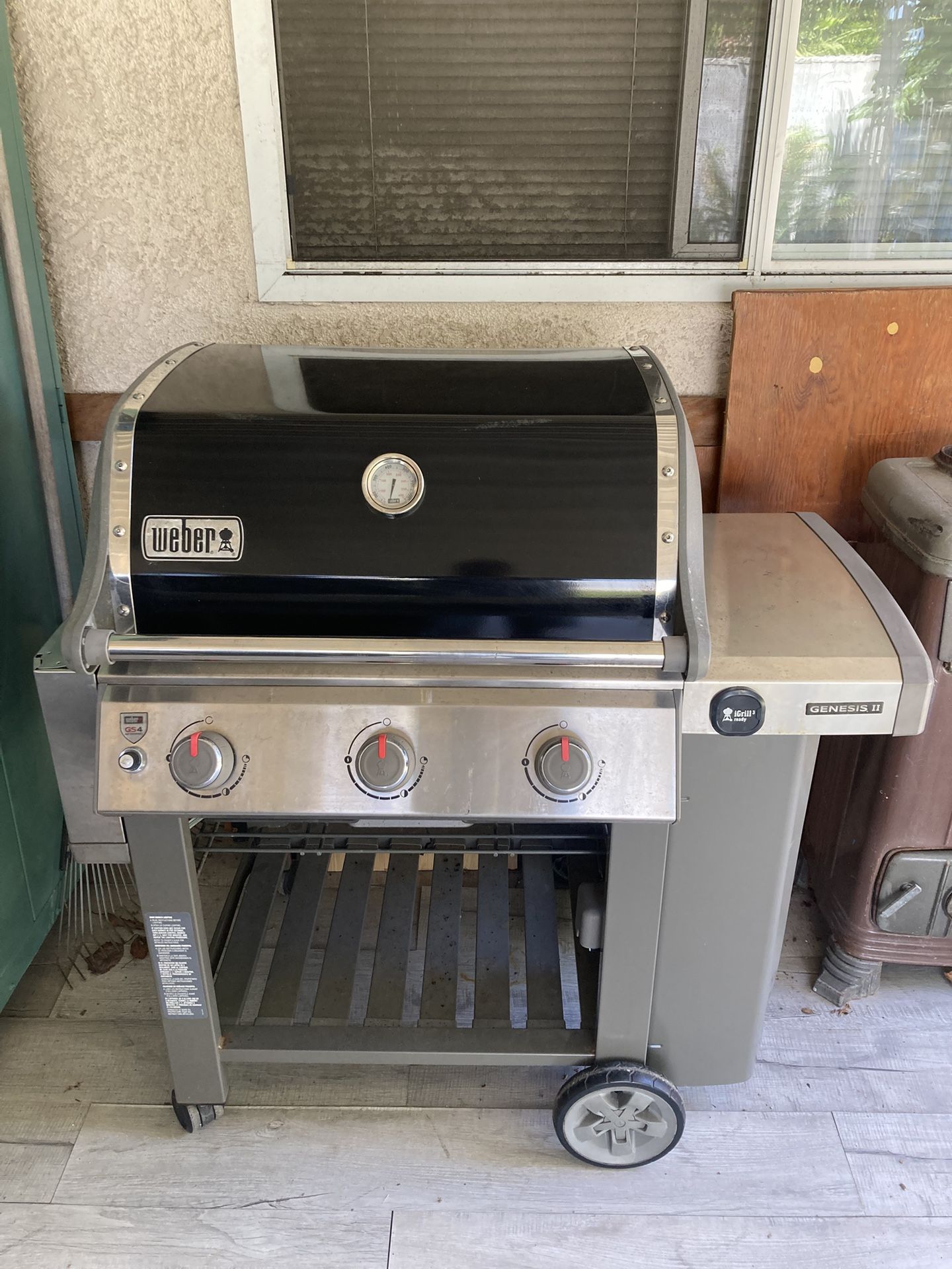Webber‘S Genesis 11 Propane barbecue.
