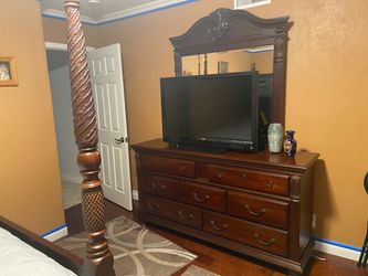 Four individual pieces bedroom set