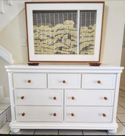 SOLID WOOD DRESSER LIKE NEW CONDITION DELIVERY AVAILABLE