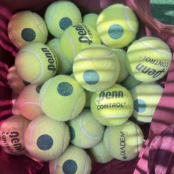 50 tennis balls for practice in great Condition