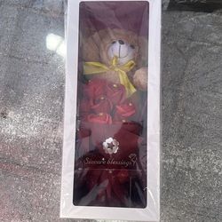 Osito de peluche café claro con rosas nuevo