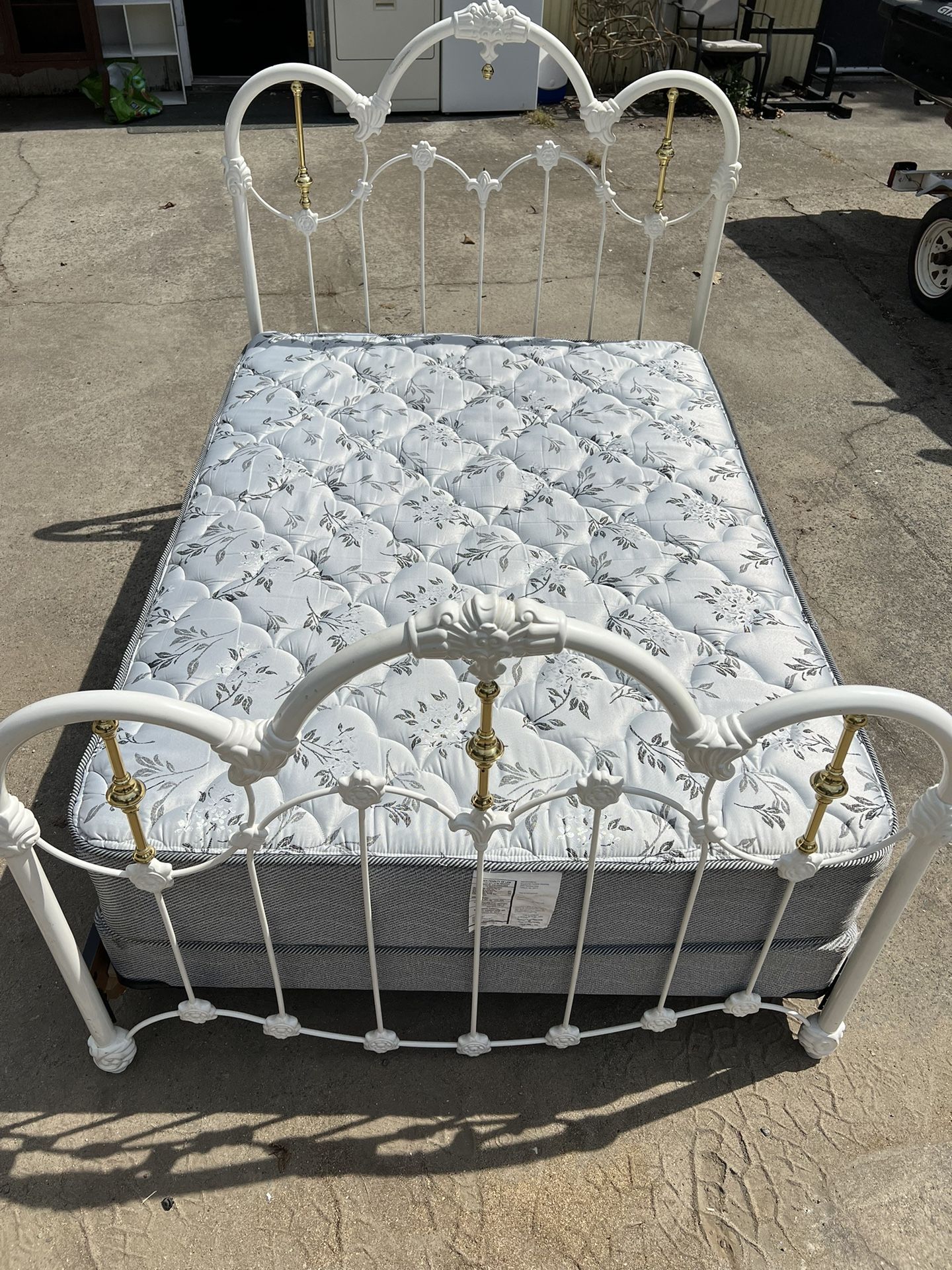Vintage White Gold Metal Full Size Bed Frame With Mattress And Box Spring