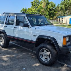 Cherokee Sport 4X4, 6 Cylinder, Tow Hitch, 1995