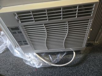 air conditioner  like new genreal electric