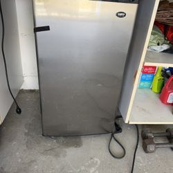 Sanyo Mini Fridge 
