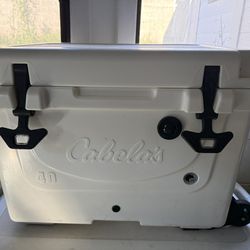 Cabela's Polar Cap Equalizer 40-Quart Cooler With Wheel Kit