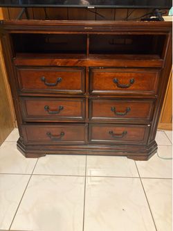 Dresser