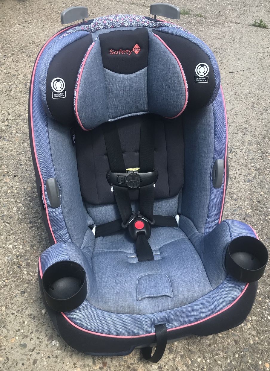 Safety 1st Convertible Car Seat ( Needs Cleaning )