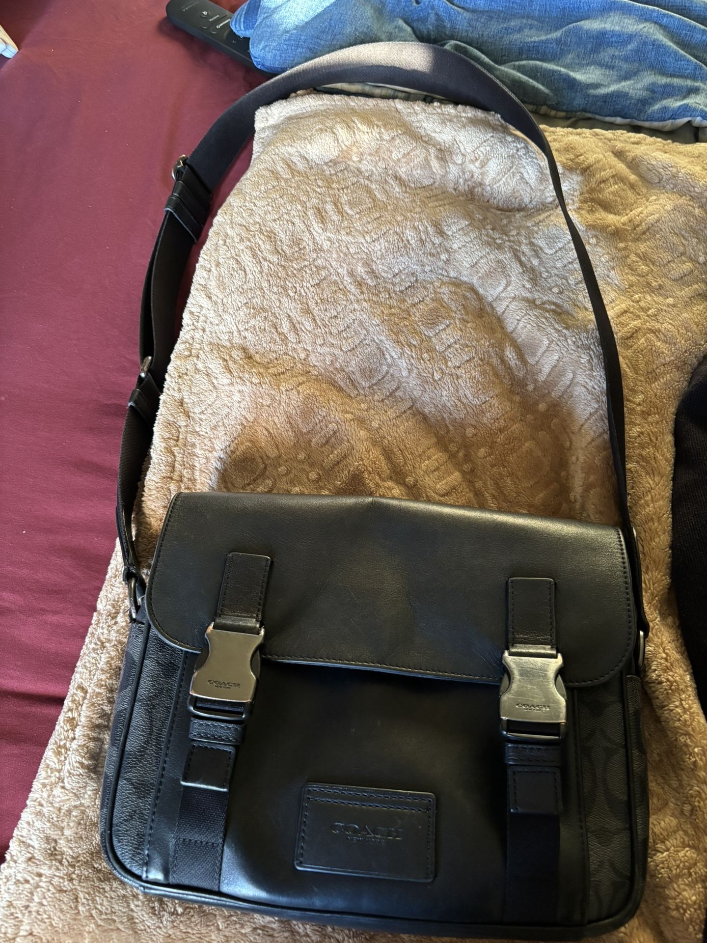 Coach Messenger Bag In Signature Print